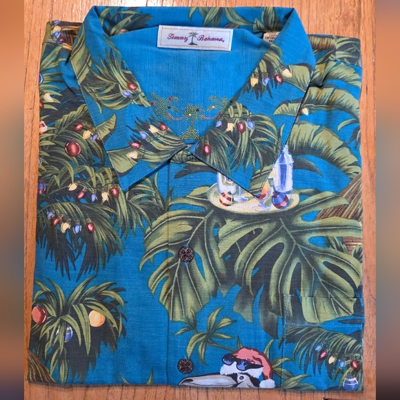 Tommy Bahama Other - Tommy Bahama Green and Blue Leaf Print Men's 100% Silk Shirt. Christmas Themed